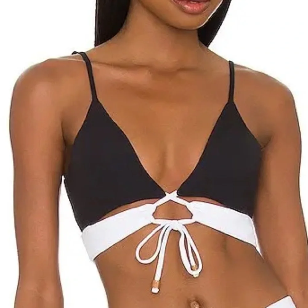 Maaji Fay reversible bikini top in black size S.
